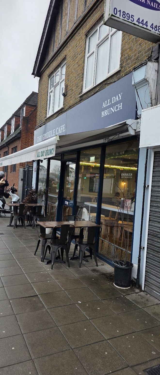 The cafe frontage and pavement tables on Station Road